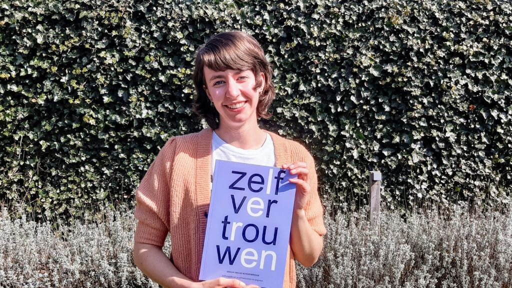 Foto: Vol ‘zelfvertrouwen’ publiceert Anouk haar eerste tijdschrift