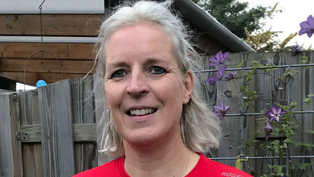 Foto: Nicolien verkoopt wc-papier om geld op te halen voor Compassion