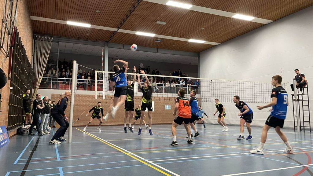 Foto: Blauw Wit bereikt halve finale beker  in zinderende ambiance