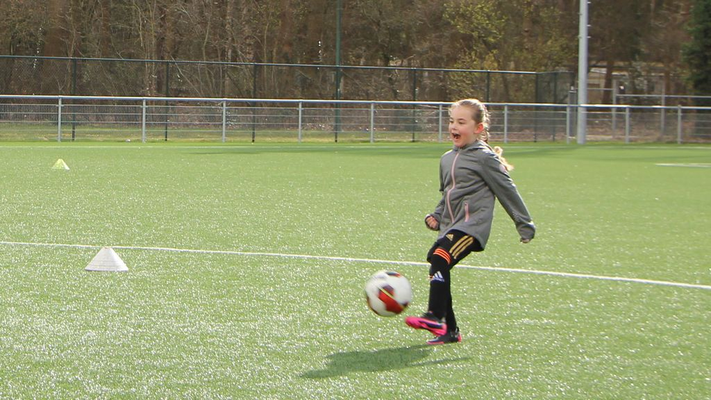 Foto: Grote opkomst bij de voetbalschool van Nunspeet