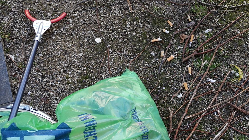 Foto: Veel peuken en mondkapjes op straat in Nunspeet