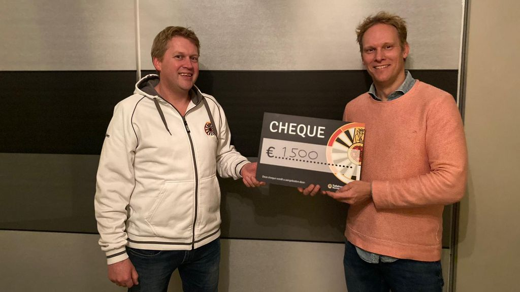 Foto: Tafelronde schenkt 1.500 euro aan hockeyclub