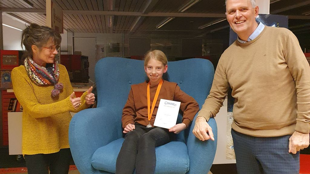 Foto: Lisa Zwep voorleeskampioen Elburg