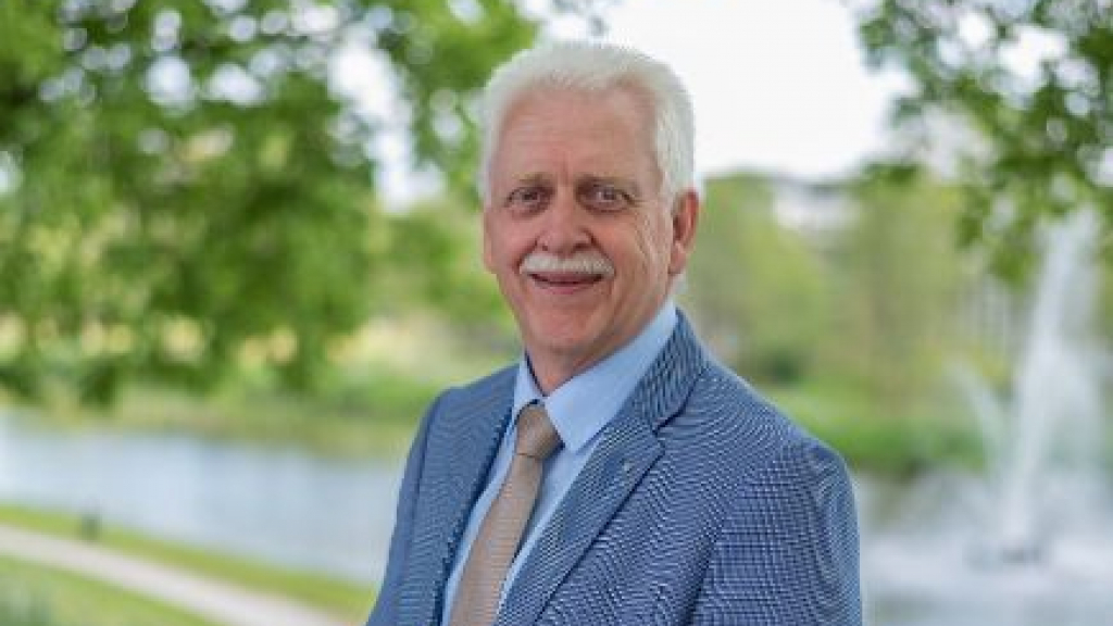Foto: Column: Een emmertje maakt het minder duur - Wethouder Henk Wessel