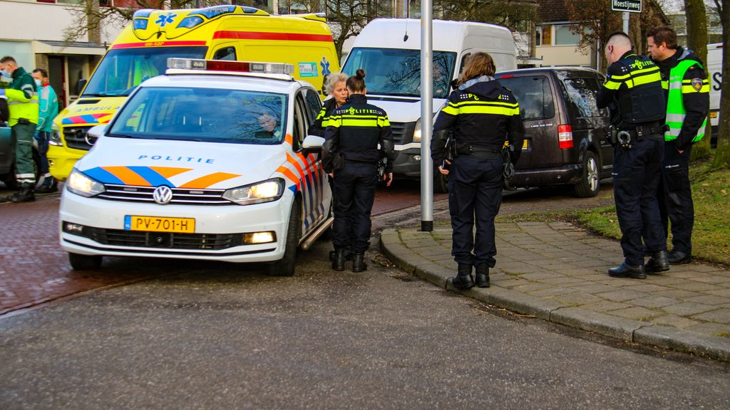 Foto: Politie wil beelden van vechtende glazenwassers in Vaassen
