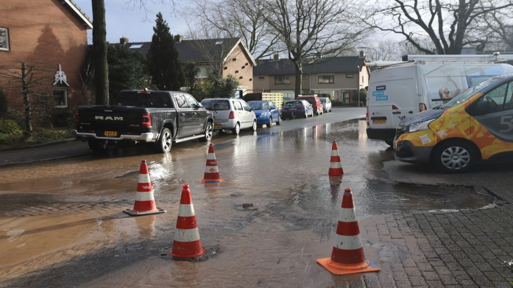 Foto: Gat in de weg aan de Groen van Prinstererstraat