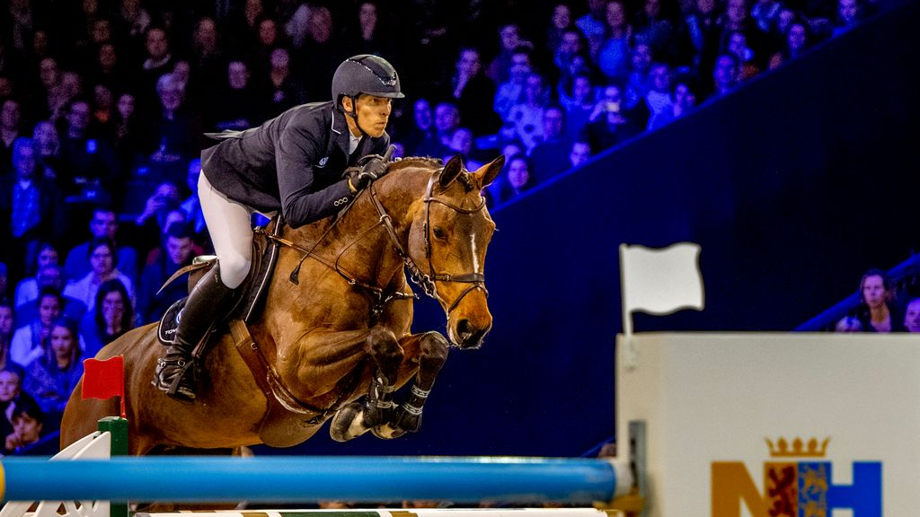 Foto: Streep door NK springruiters in Ermelo vanwege paardenvirus