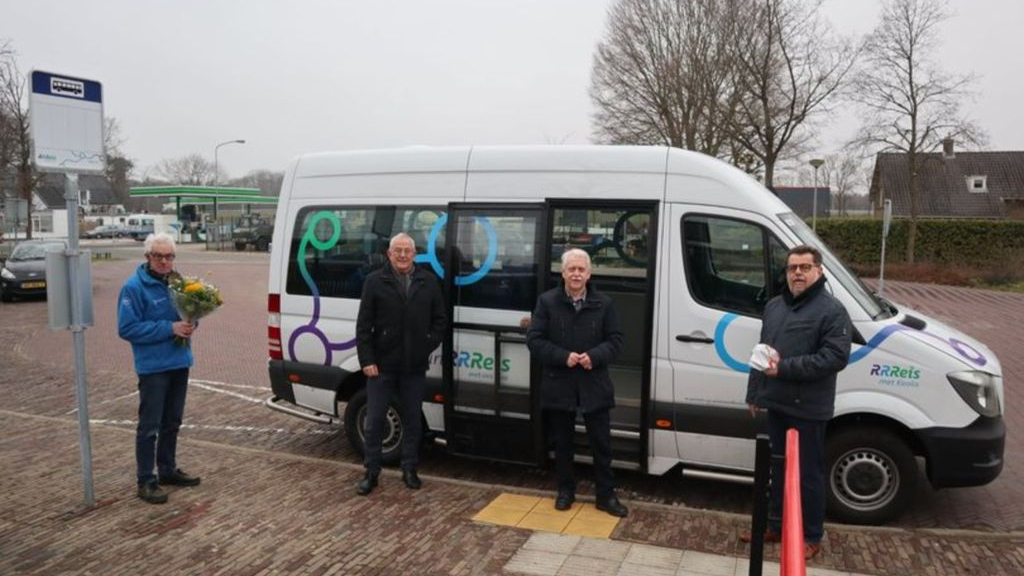 Foto: Buurtbus tussen 't Harde en Wezep rijdt weer