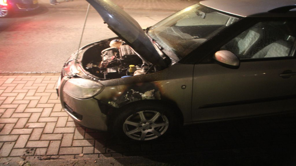 Foto: Autobrand aan de Heemskerklaan