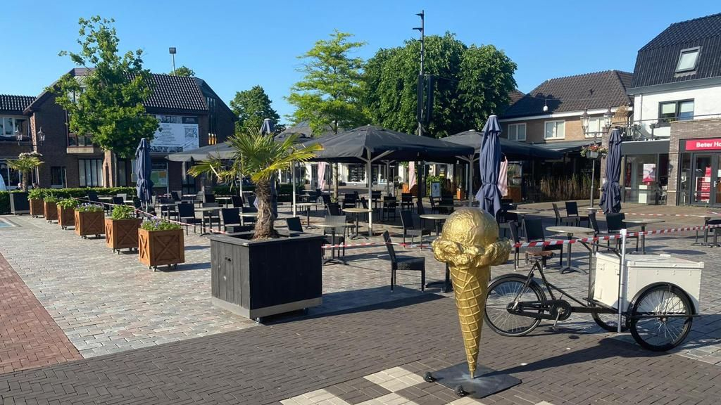 Foto: Horecaondernemers maken statement door terras op te zetten