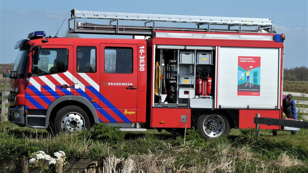 Foto: Accu’s in brand, schade aan pand Harderwijk