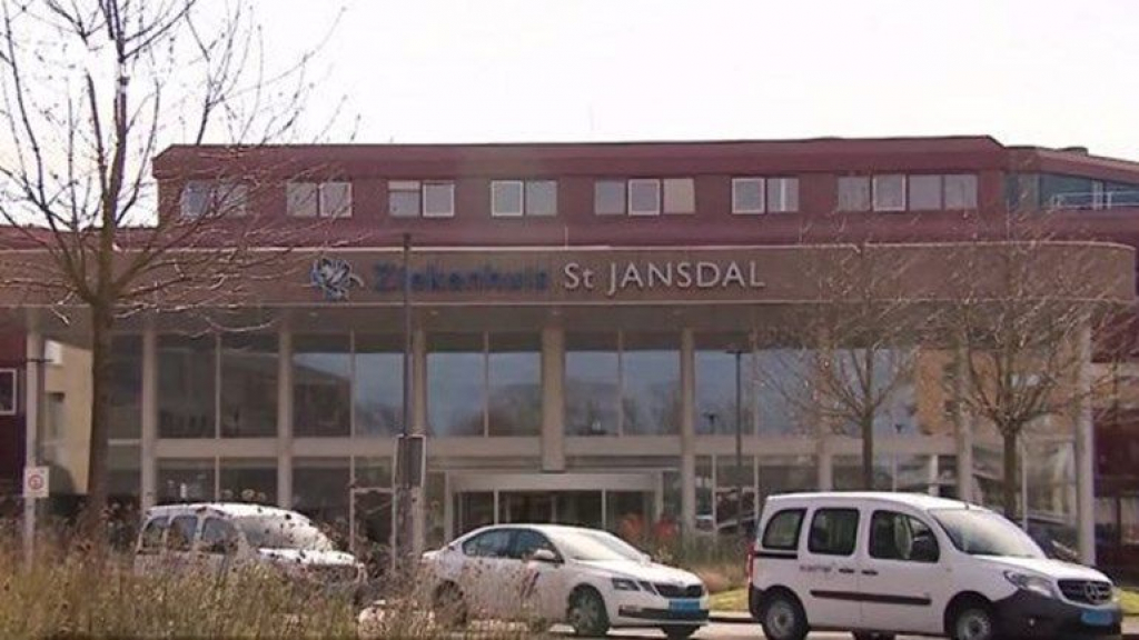 Foto: Voorterrein van ziekenhuis St Jansdal Harderwijk  gewijzigd