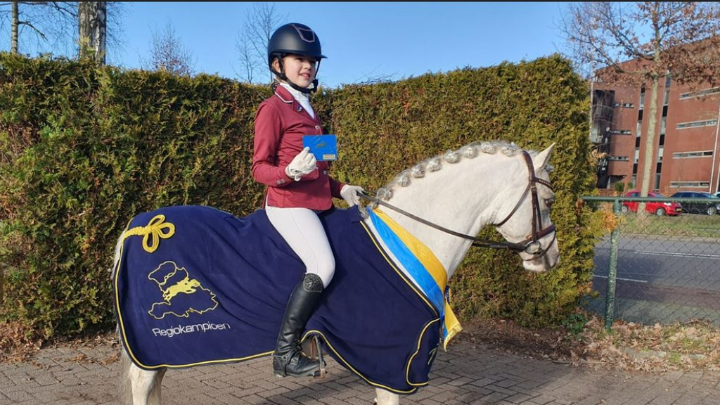 Foto: Robby van Bregt en Anwen Zoet Gelders Kampioen Dressuur