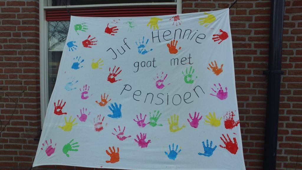Foto: Juf Hennie neemt afscheid en gaat met pensioen