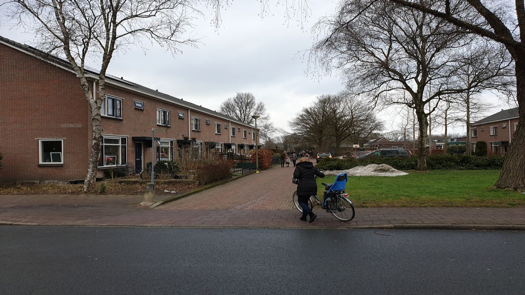 Foto: Aantal bewoners maakt zich zorgen over veiligheid en parkeren rondom school