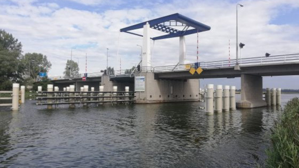 Foto: Groot onderhoud aan de Elburgerbrug