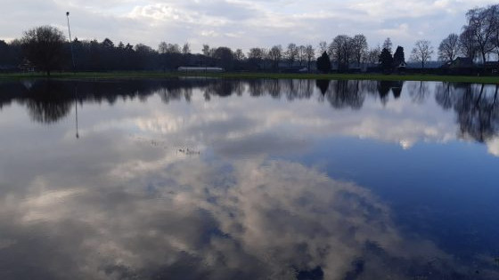 Foto: Voorbereidingen voor ijsbaan in Hulshorst in volle gang