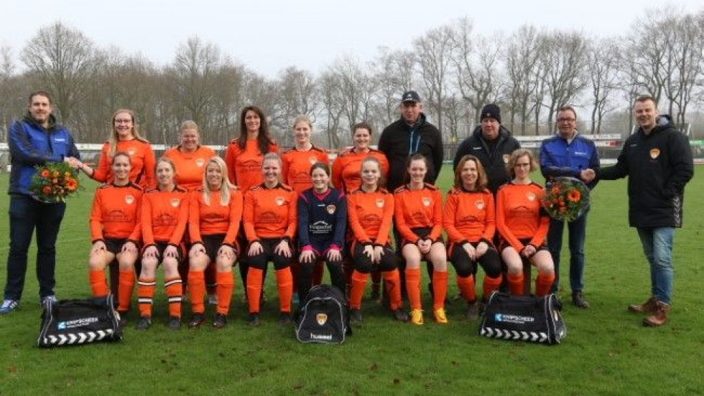 Foto: Nieuwe sporttassen voor Vrouwen 2 DSV’61