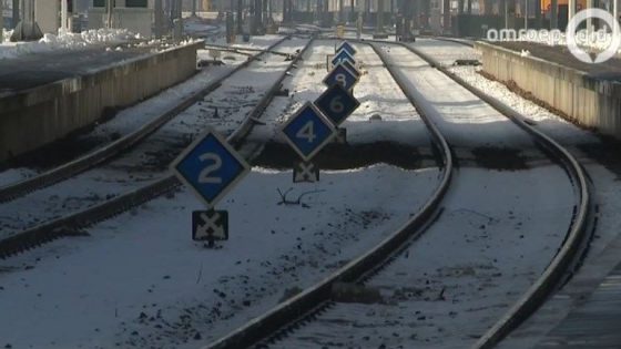 Foto: Treinreizigers geëvacueerd en schraaptreinen ingezet na rijp op bovenleiding