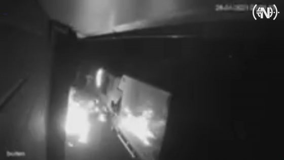 Foto: Molotovcocktails tegen bedrijfsbus gegooid
