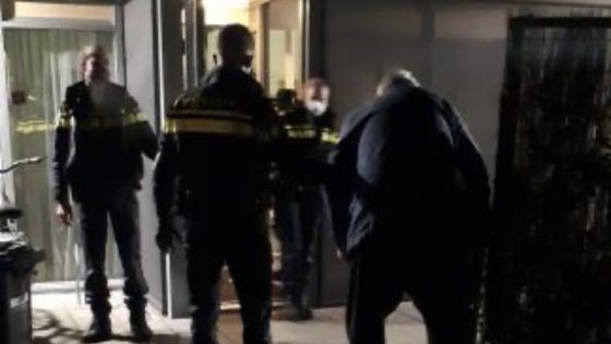 Foto: 60-jarige man op straat gezet door huisgenoot in Harderwijk