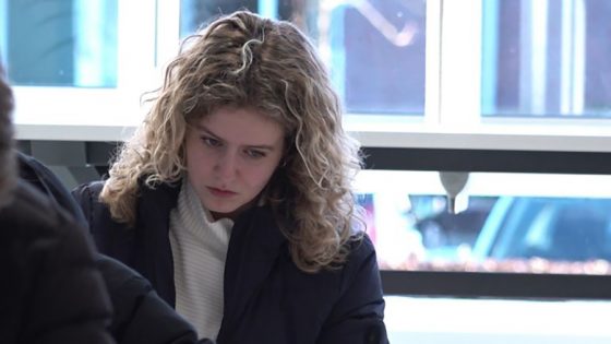 Foto: In je winterjas in de klas: school heeft dringend geld nodig voor renovatie