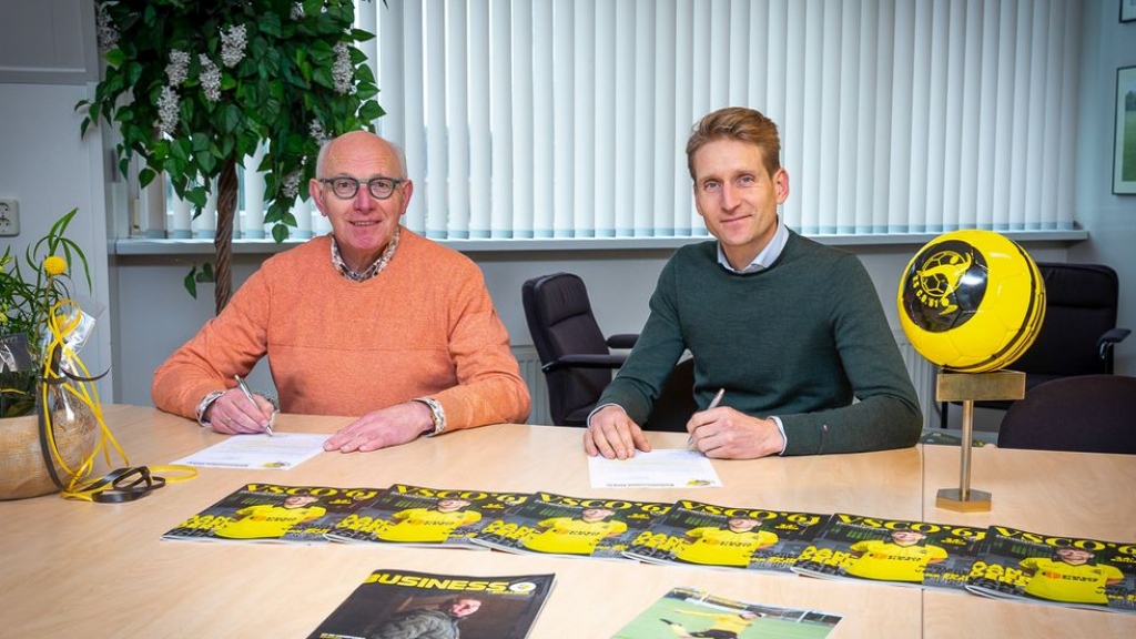 Foto: De Passende Woning Makelaardij Oldebroek & Wezep verlengt wedstrijdsponsorschap VSCO’61