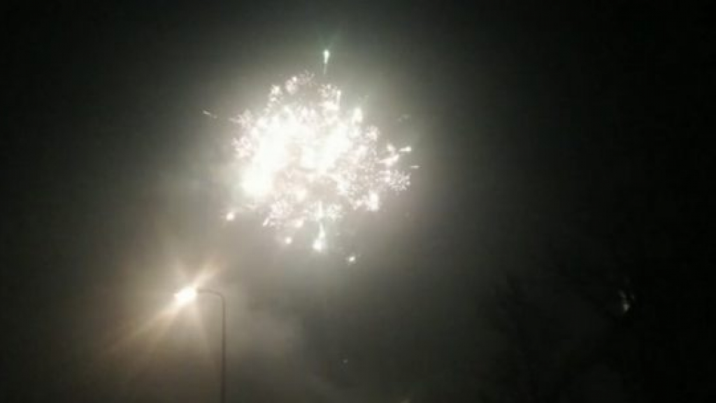 Foto: Man uit Wezep struikelt en valt in vuur