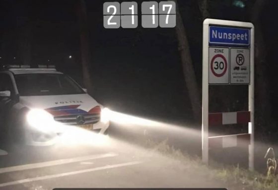 Foto: Jongen betrapt bij losdraaien verkeersbord