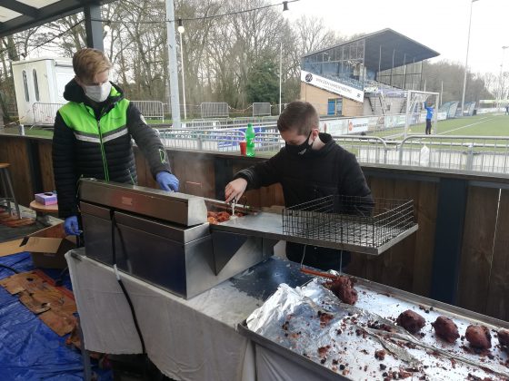 Foto: VV Nunspeet verkoopt voor bijna 3000 euro aan oliebollen