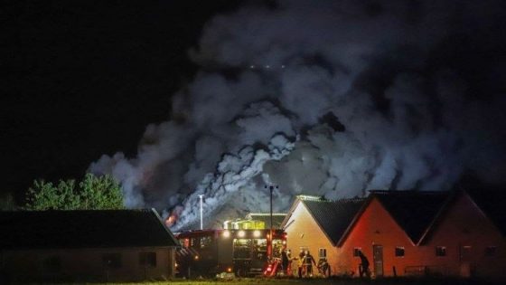 Foto: Woningbrand Uddel vermoedelijk aangestoken, politie doet uitgebreid onderzoek