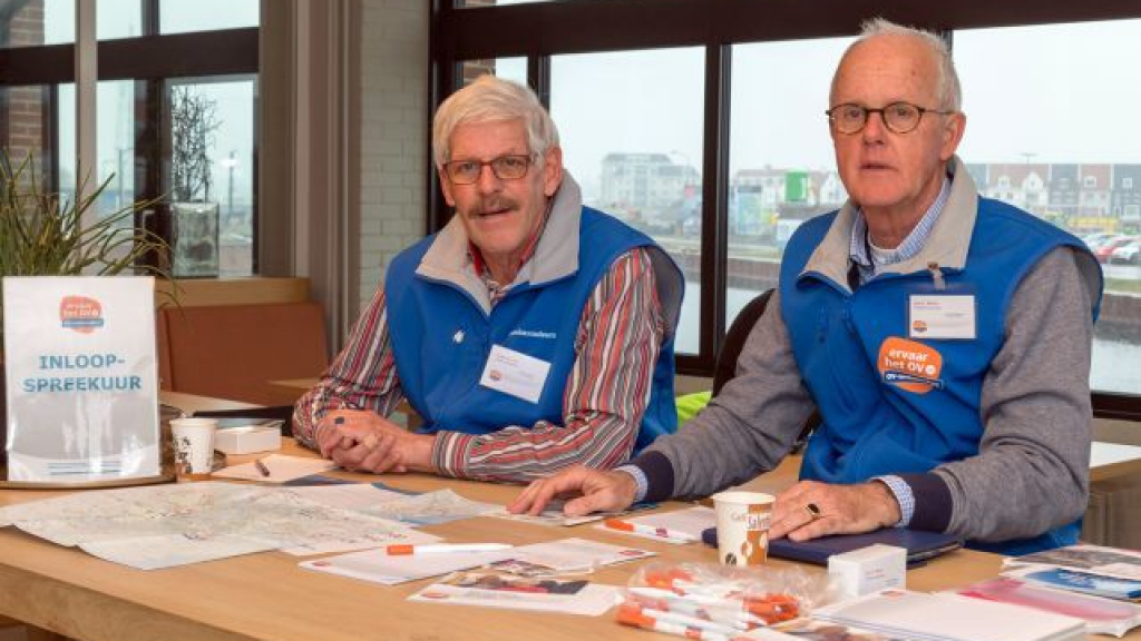Foto: Inloopspreekuur Elburg over het openbaar vervoer