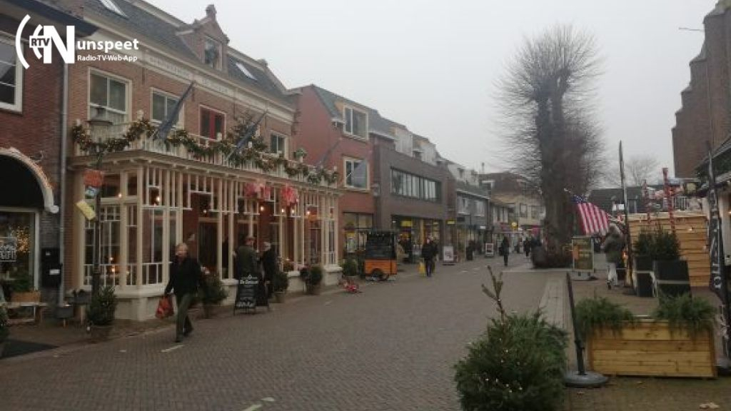 Foto: Hotdogs en warme chocomel op frisse zaterdag
