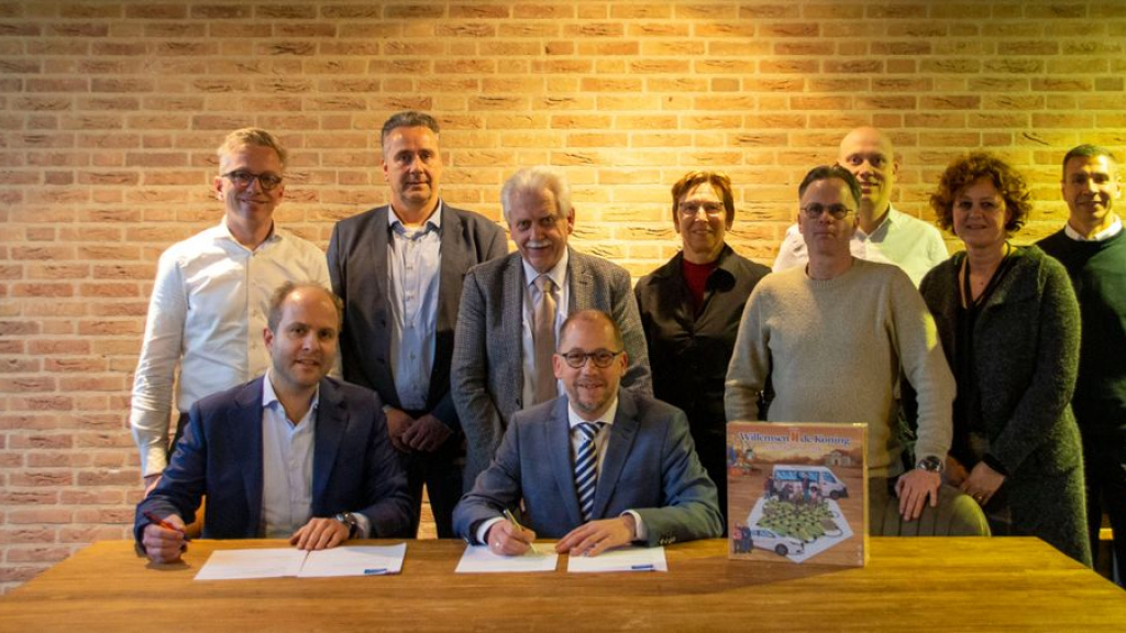 Foto: ViaVé-vervoer: gemeenten zetten handtekening onder samenwerking Willemsen– de Koning