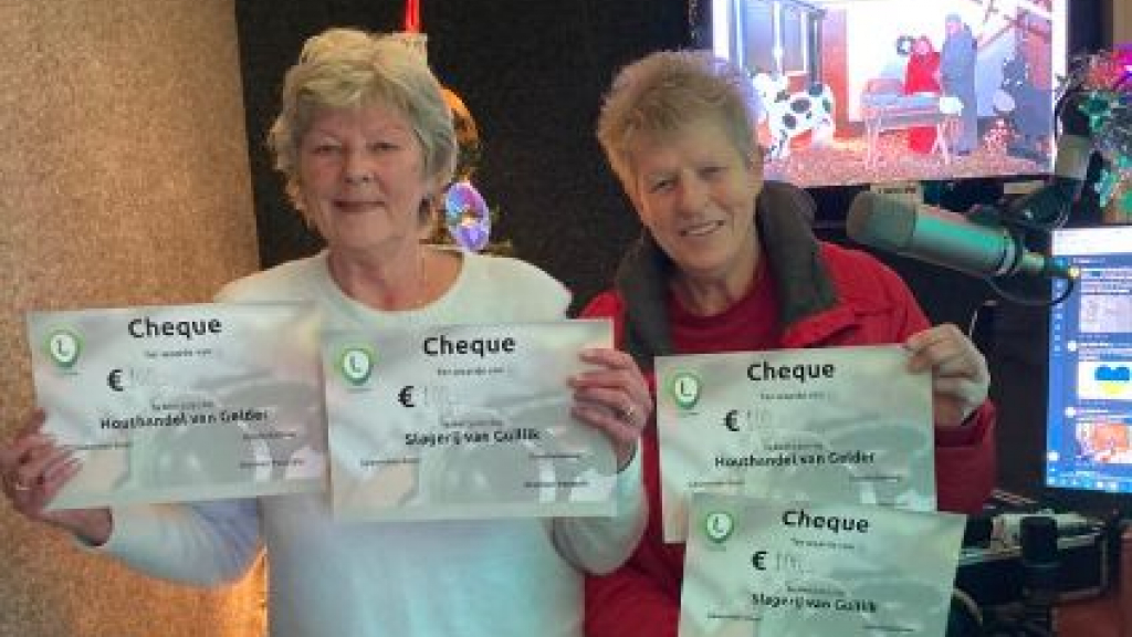 Foto: Gerda Vels en mevrouw Visser winnen Wie Ben Ik, Wat Ben Ik