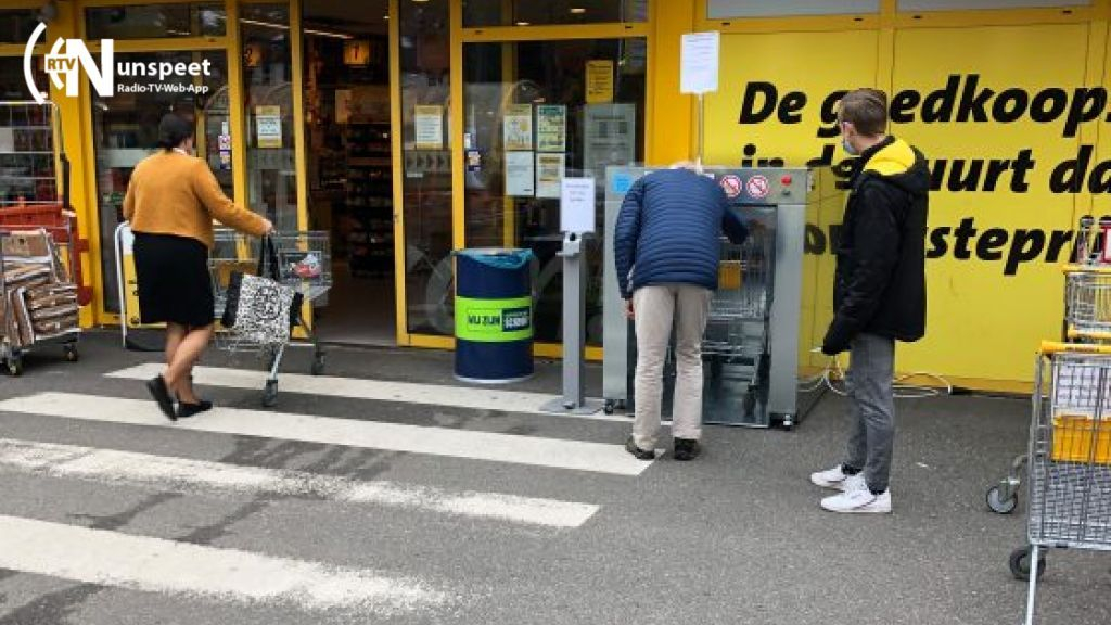 Foto: Winkelwagen wasstraat bij Jumbo