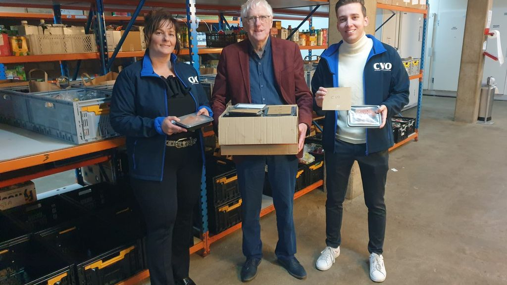 Foto: CVO schenkt zalm en makreel aan alle Oldebroekse gezinnen van de voedselbank