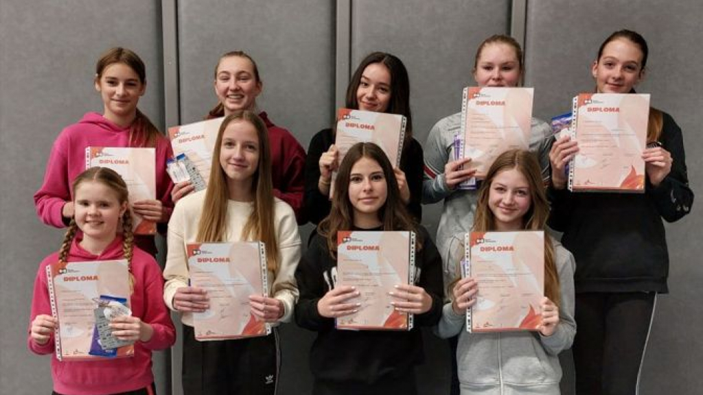 Foto: Assistenten diploma's voor OLVO Wezep