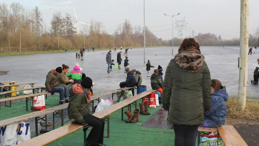 Foto: Schaatsbaan IJsclub Excelsior Wezep Hattemerbroek vandaag  open