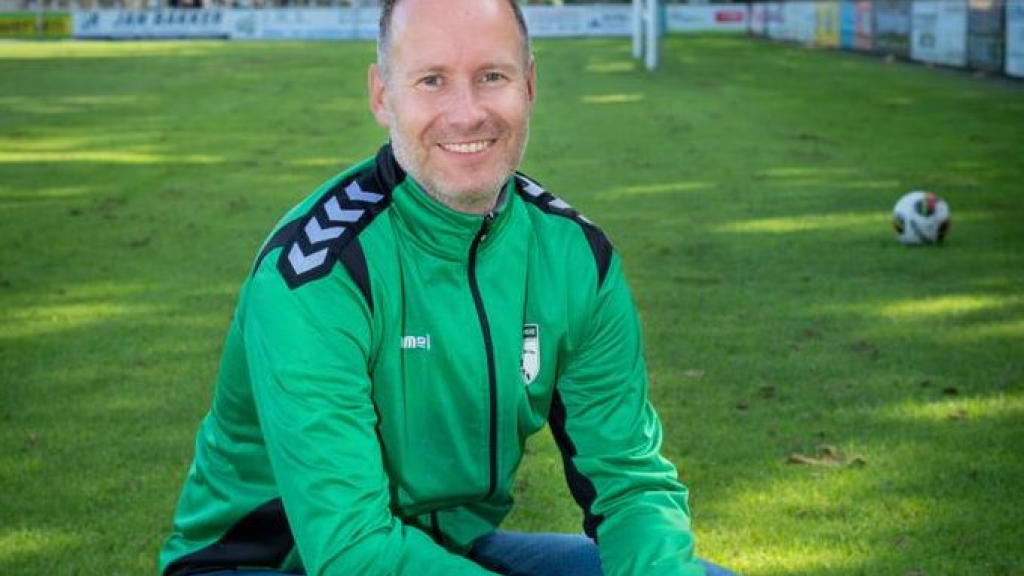 Foto: René van ’t Goor ook volgend seizoen hoofdtrainer S.V. ‘t Harde