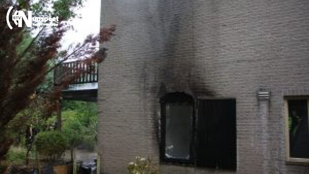 Foto: Uitslaande brand in vakantiewoning Nunspeet