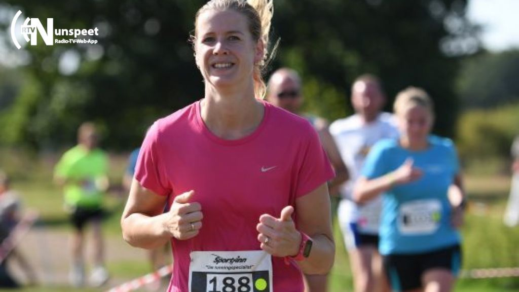 Foto: Nunspeetse gaat 13 kilometer hardlopen door de zandverstuiving