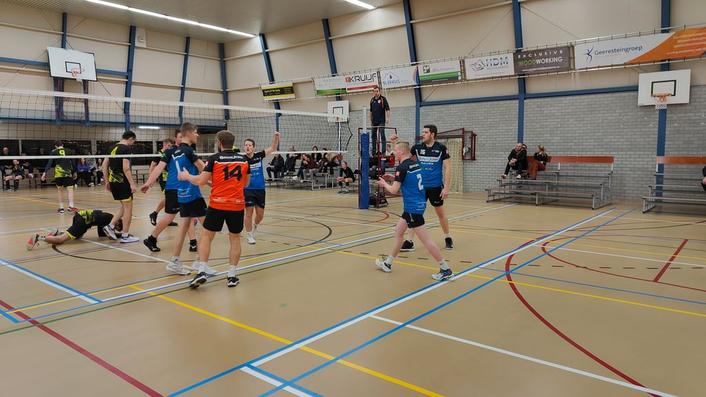 Foto: Blauw Wit blokkeert zich naar winst in Woudenberg