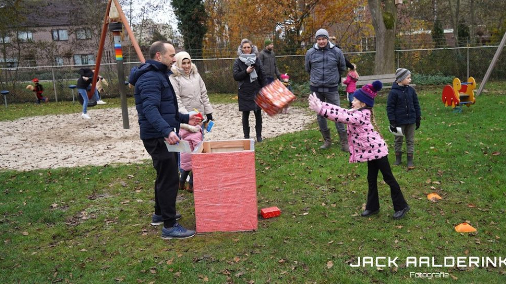 Foto: Sinterklaas  bezoekt Speeltuin Op De Wip in Oldebroek