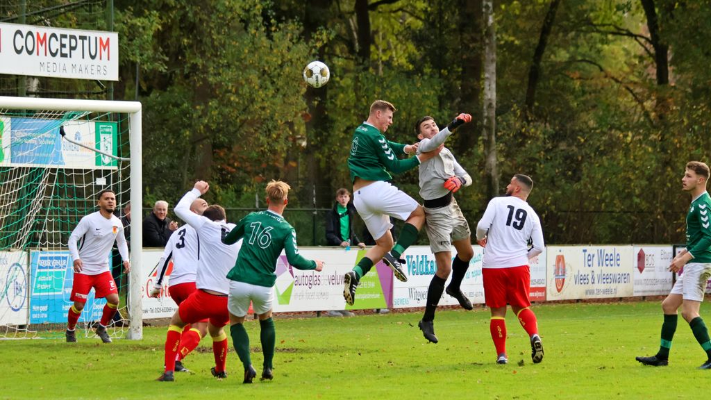 Foto: Apeldoornse Boys wint van S.V. 't Harde