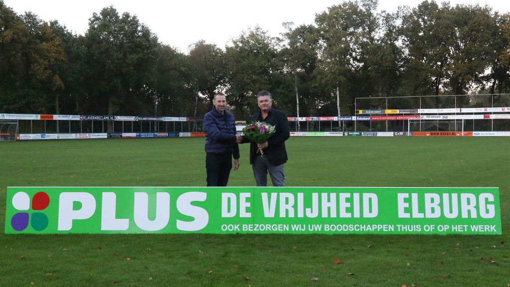 Foto: DSV’61 verlengt sponsorcontract met PLUS De Vrijheid Elburg