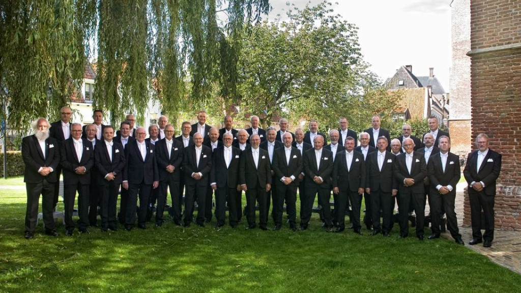Foto: 100 jaar Elburgs Mannenkoor OBK centraal bij Aan Tafel Met op LocoFM