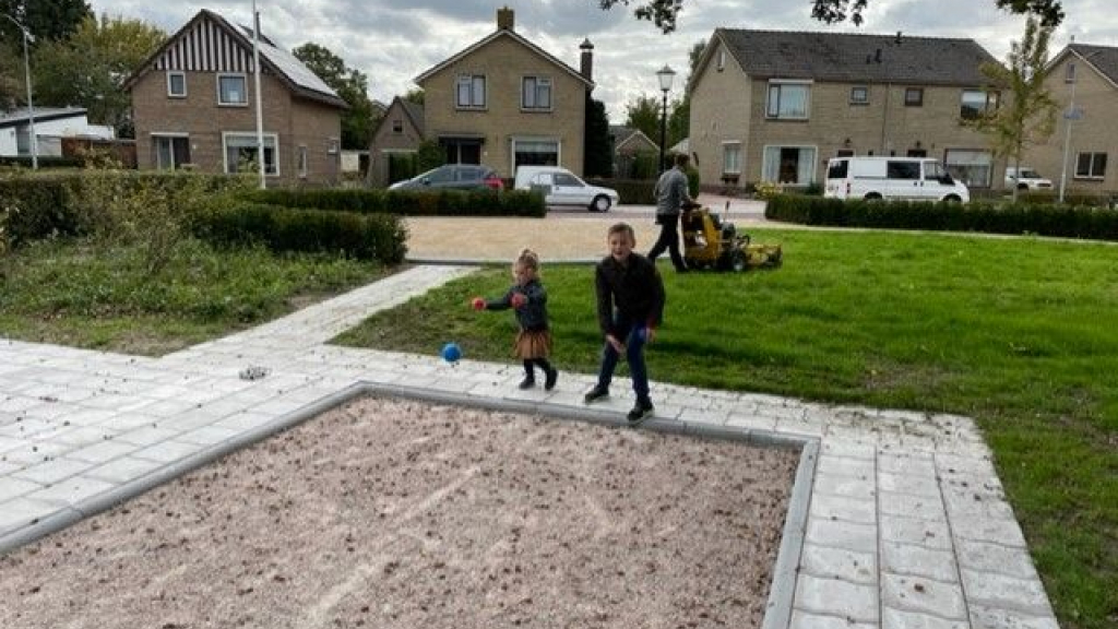 Foto: Jeu de boulen voor kinderen in Oostendorp