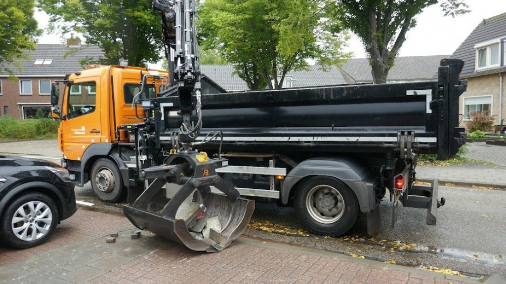 Foto: Burgemeester Haseloop - Amsing over woningtekort Oldebroek en tegeltaxi