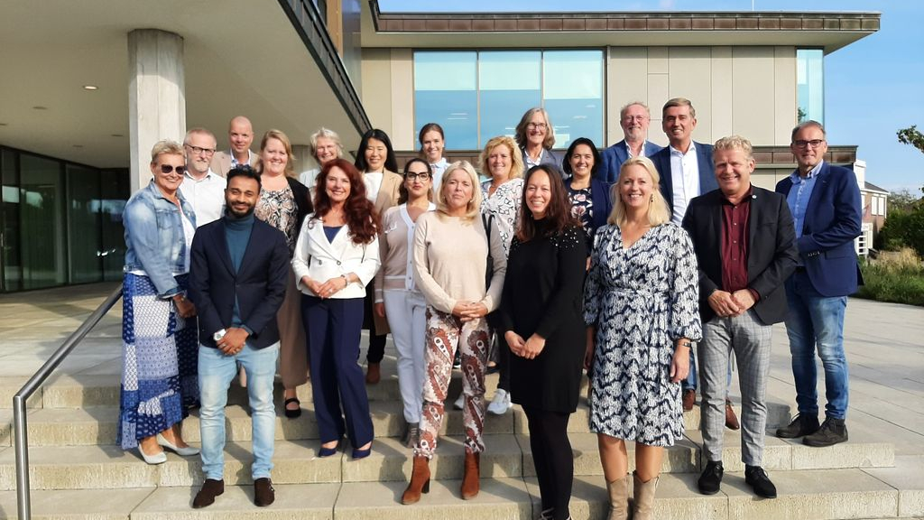 Foto: Samenwerkingsovereenkomst deelnemende partijen regionale netwerk dementie Noordwest-Veluwe